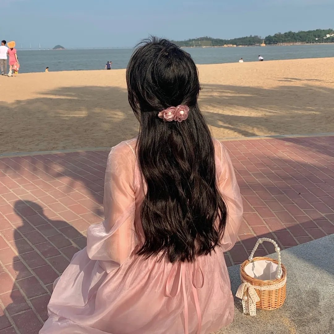 比基尼琼斯和爱的圣殿